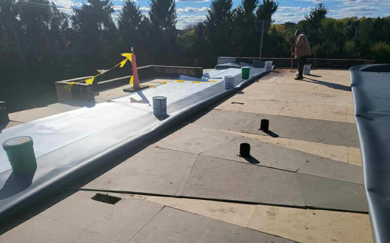 Commercial roofing contractors in Lake County, IL