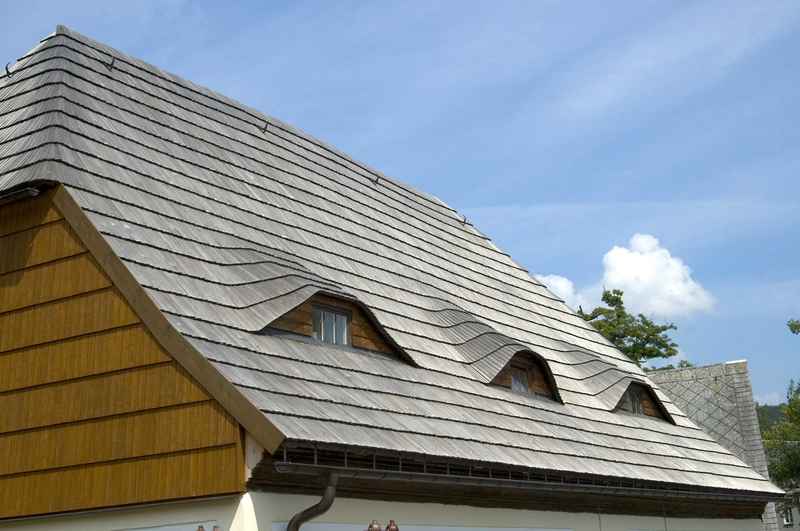 cedar roofing advantages